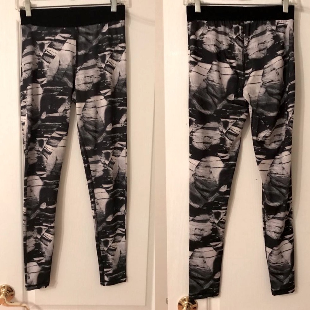 NWOT: Y.A.S Leggings